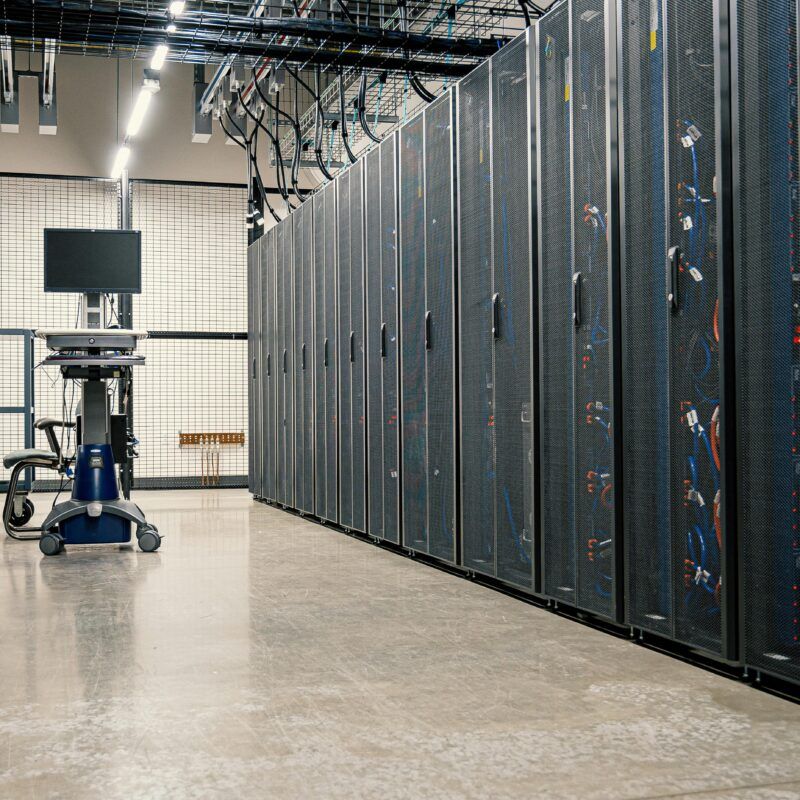 Qué es un armario rack y para qué sirve en redes - Maker IT Global