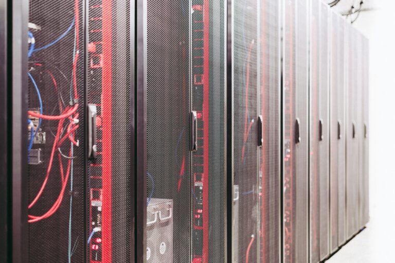 Qué es un armario rack y para qué sirve en redes - Maker IT Global